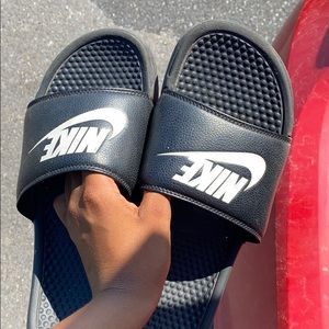 Black Nike Slides .